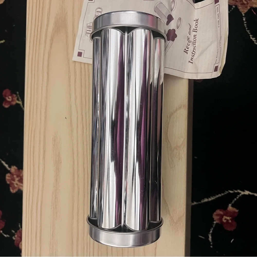 The Pampered Chef Blue and White Bread Tube
